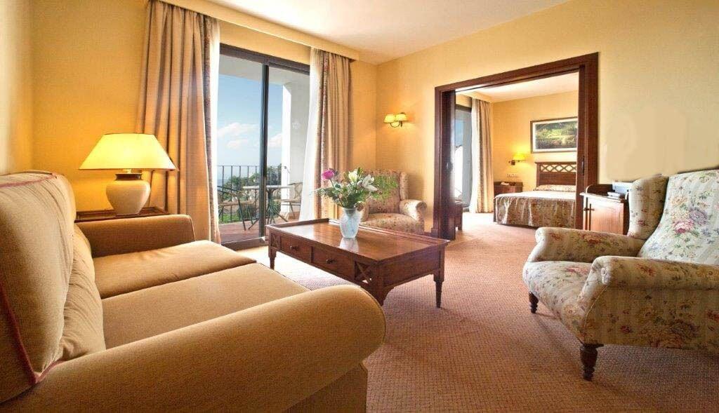 ทีอาร์เอช มิคาส โฮเต็ล Hotel มิฮาส ภายนอก รูปภาพ